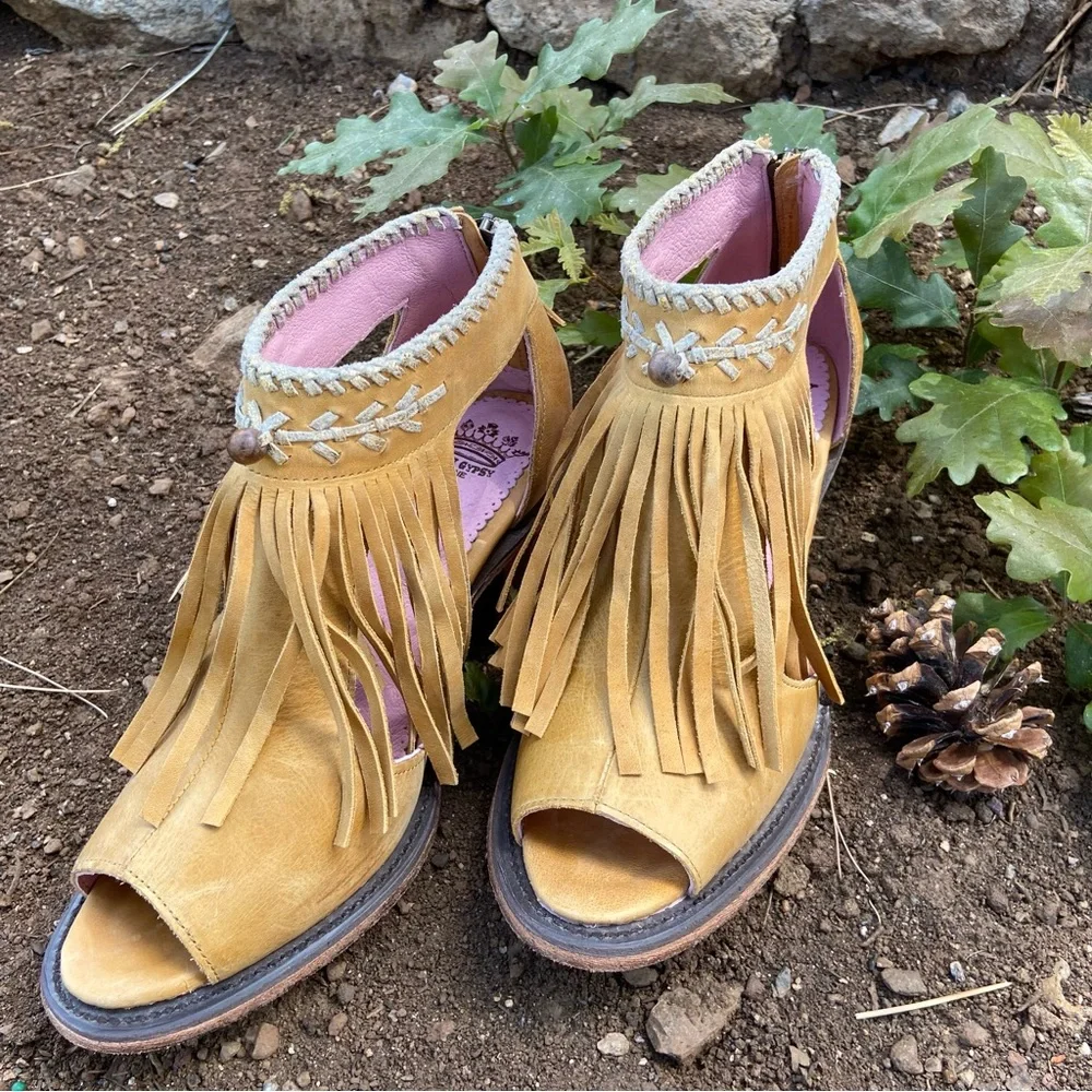 Junk Gypsy by Lane ⭐️NWOT Fringe Leather Archer Sandal/Boots - Picture 2 of 16